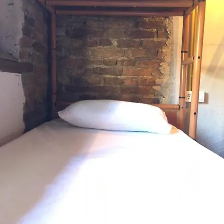 Hostal Berlin & Street