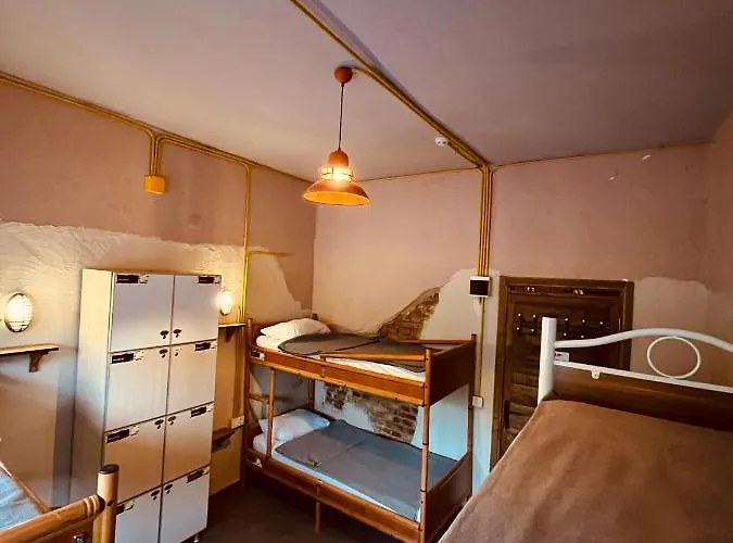 Berlin & Street Hostal *